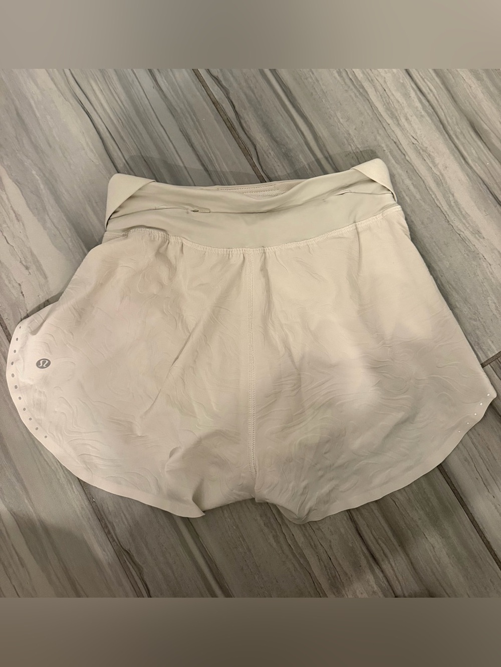 Lululemon Find Your Pace High-Rise Short Embossed - Bone - Size 0